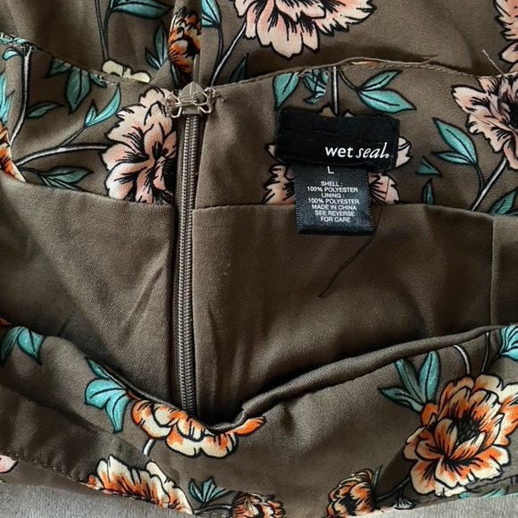 Wet Seal Floral Print Shorts - Picture 5 of 5